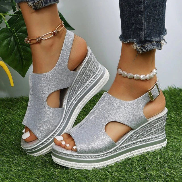 Maeve - Entspannte Keilsandalen