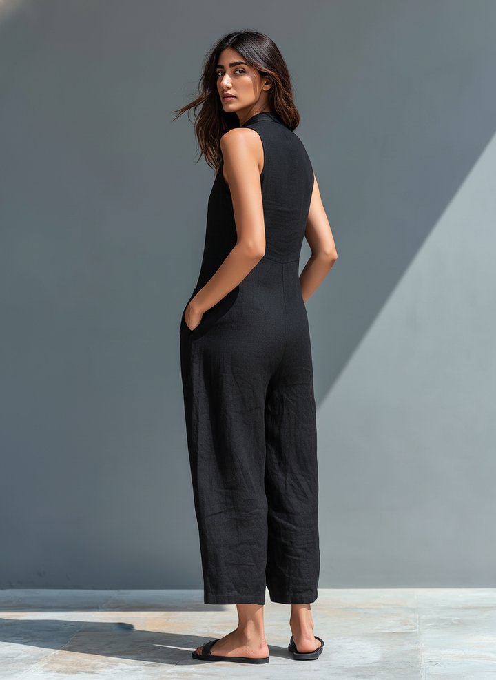 Larson - Ärmellose minimalistische Latzhose aus für Damen mit hohem Kragen und Knöpfen