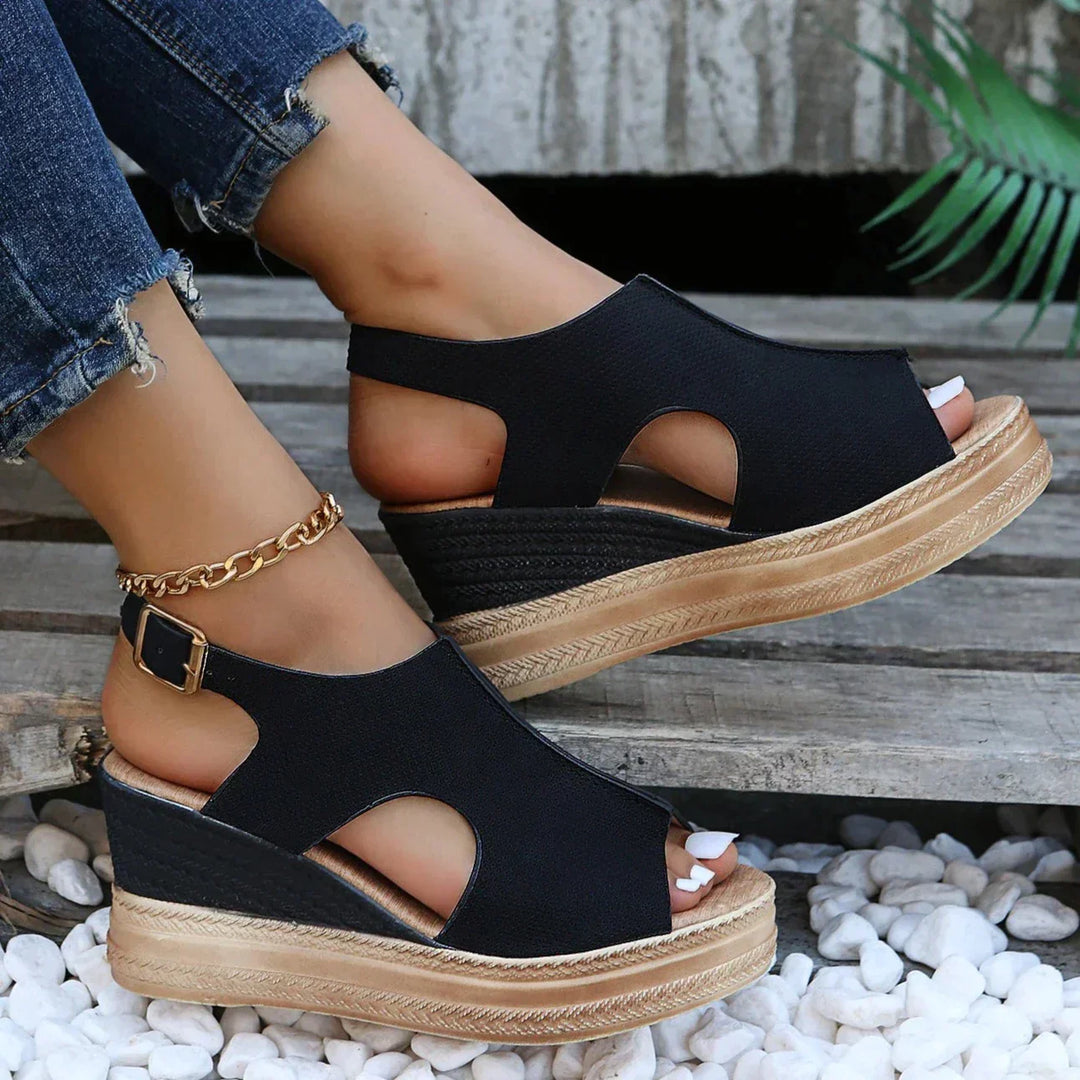 Maeve - Entspannte Keilsandalen