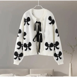 Annabel | Stilvoller Pullover mit Spitzenverschluss