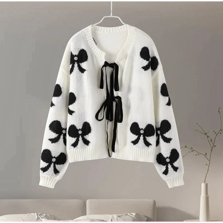 Annabel | Stilvoller Pullover mit Spitzenverschluss