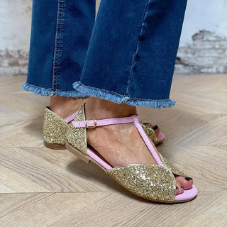 Veganleder-SANDALEN MIT T-RIEGEL UND STABILEM ABSATZ